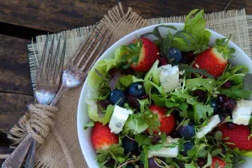 Sommersalat mit CBD Dressing