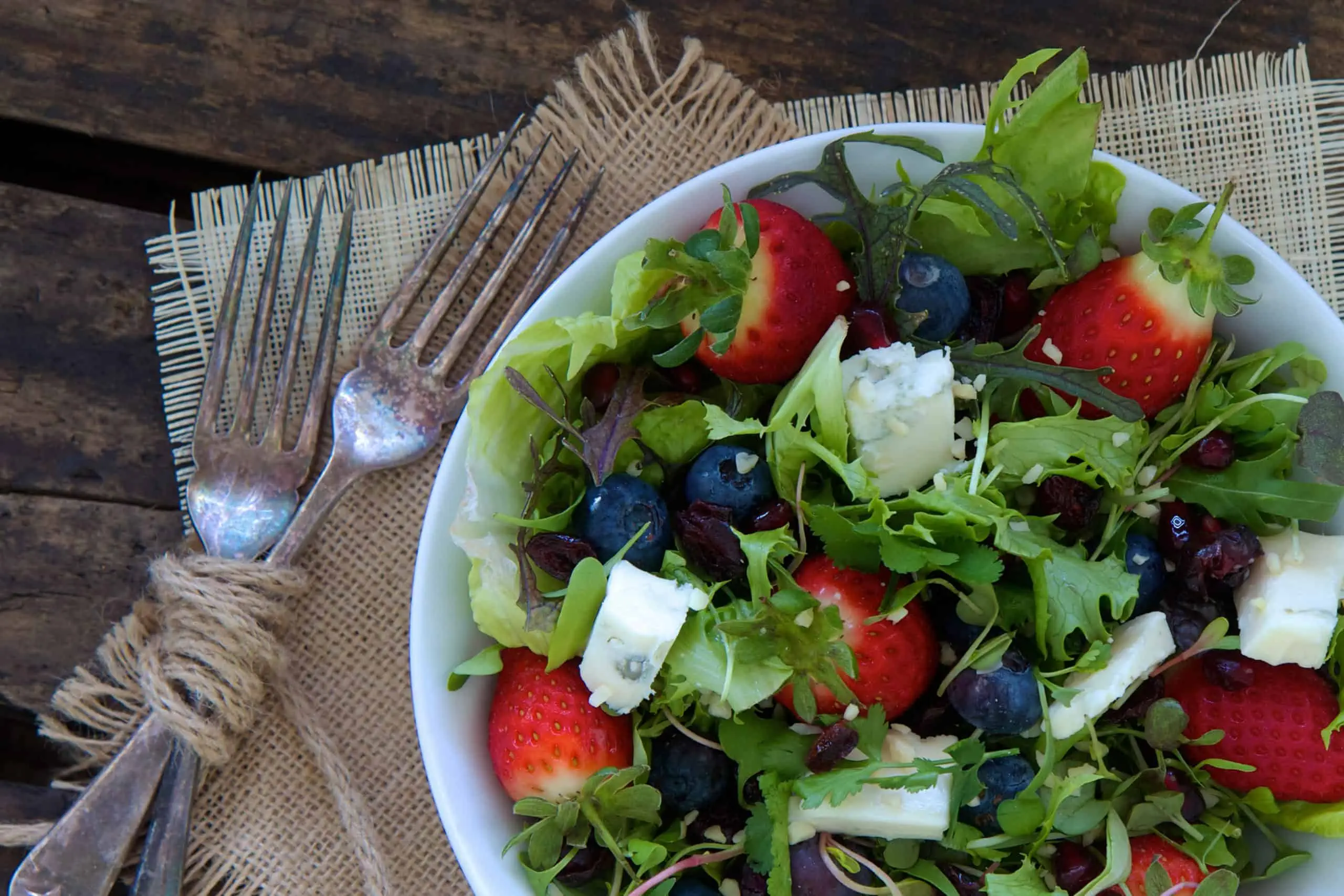 Sommersalat mit CBD Dressing