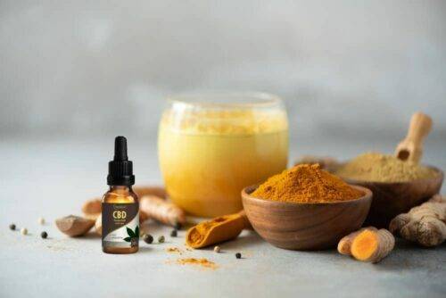 Goldene Milch mit CBD Kurkuma Ingwer und gewürzen