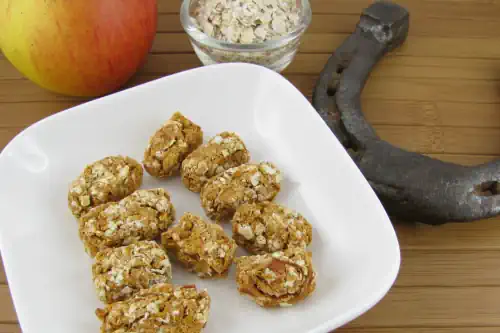 Leckereien und Snacks mit CBD für Pferde