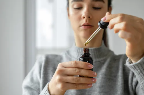 Erleben Sie die natürliche Kraft von CBD Tropfen: Diese sanfte, aber wirkungsvolle Formel unterstützt ein ausgeglichenes Wohlbefinden auf natürliche Weise. Entspannen Sie sich und finden Sie Ruhe in Ihrem täglichen Leben, während die beruhigenden Eigenschaften von CBD Ihre Sinne umarmen. Spüren Sie, wie sich Spannungen lösen und der Stress des Alltags schwindet. Mit jeder Tropfen verhilft Ihnen CBD zu einem Gefühl von Harmonie und Ausgeglichenheit, damit Sie das Leben in vollen Zügen genießen können.